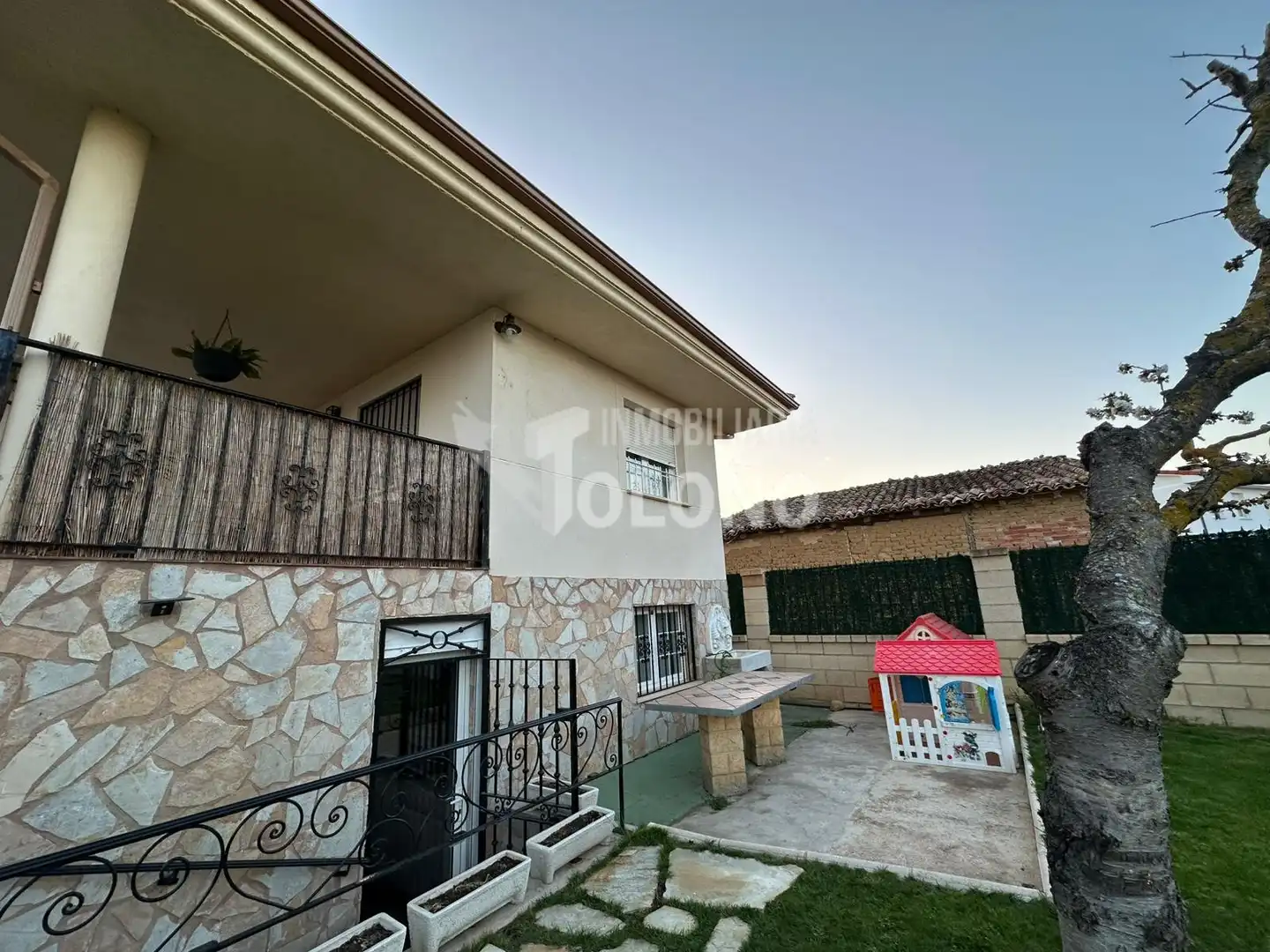 Exterior view of Houses for sale in Anguciana  with Heating, Private garden and Parquet flooring