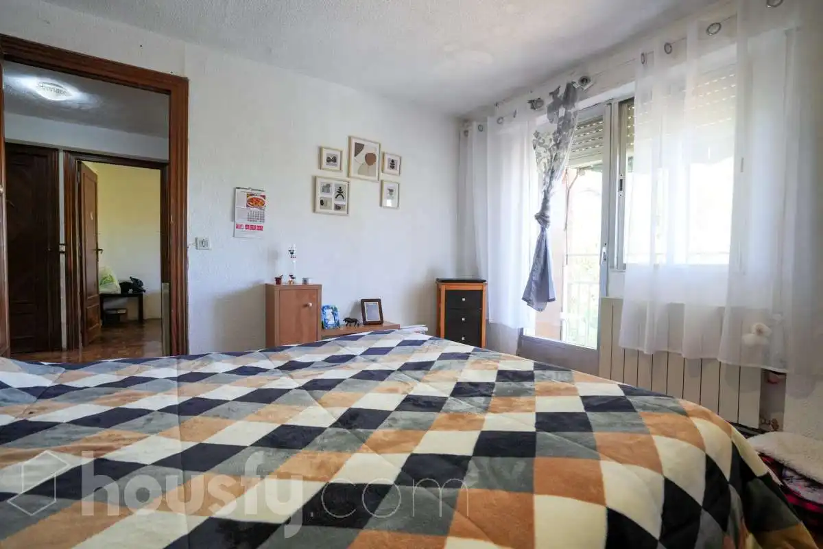 Dormitori de Pis en venda en Madrid amb Calefacció, Parquet i Terrassa