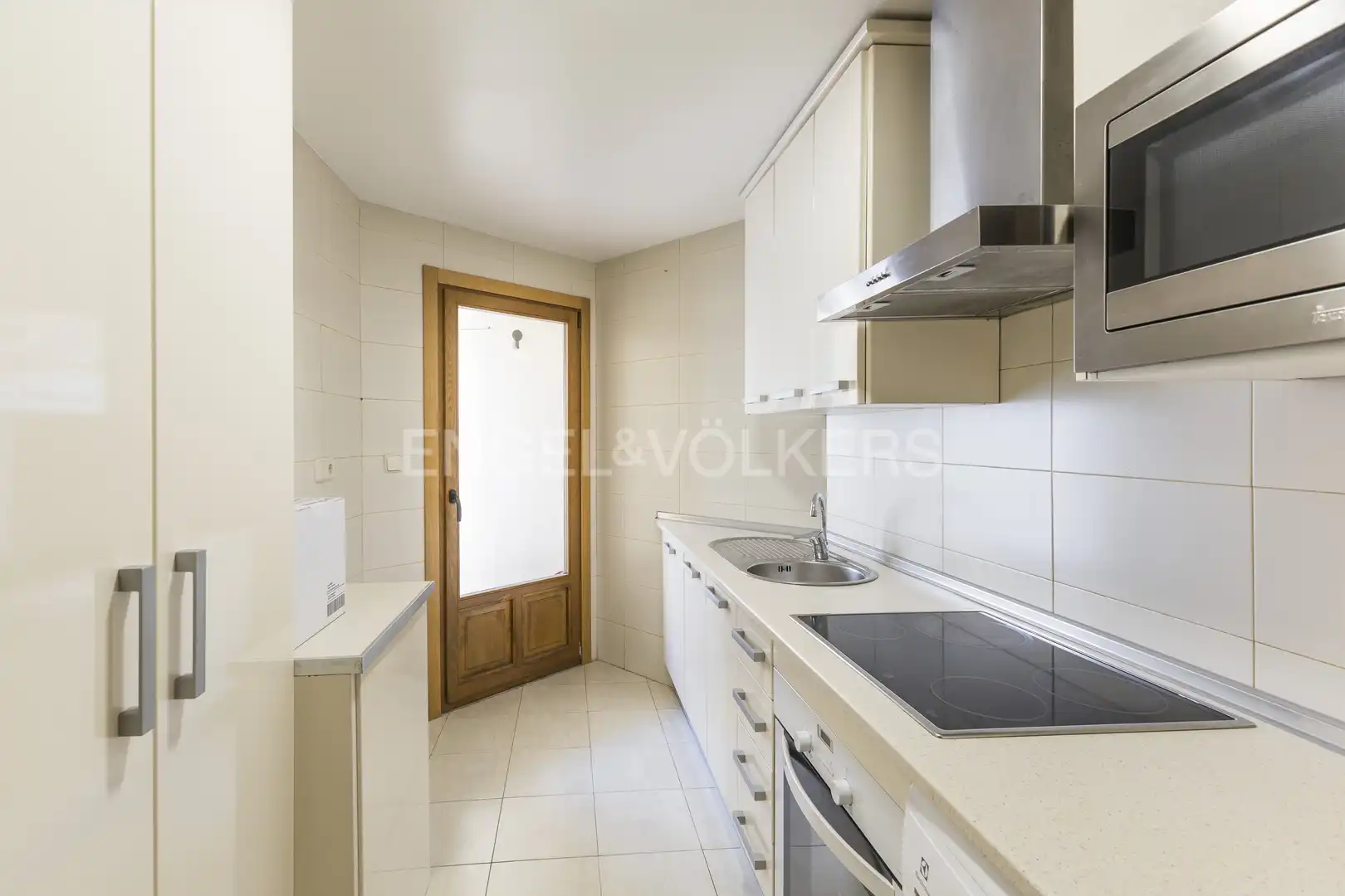 Kitchen of Flat for rent in Madrid  with Air Conditioner, Heating and Furnished