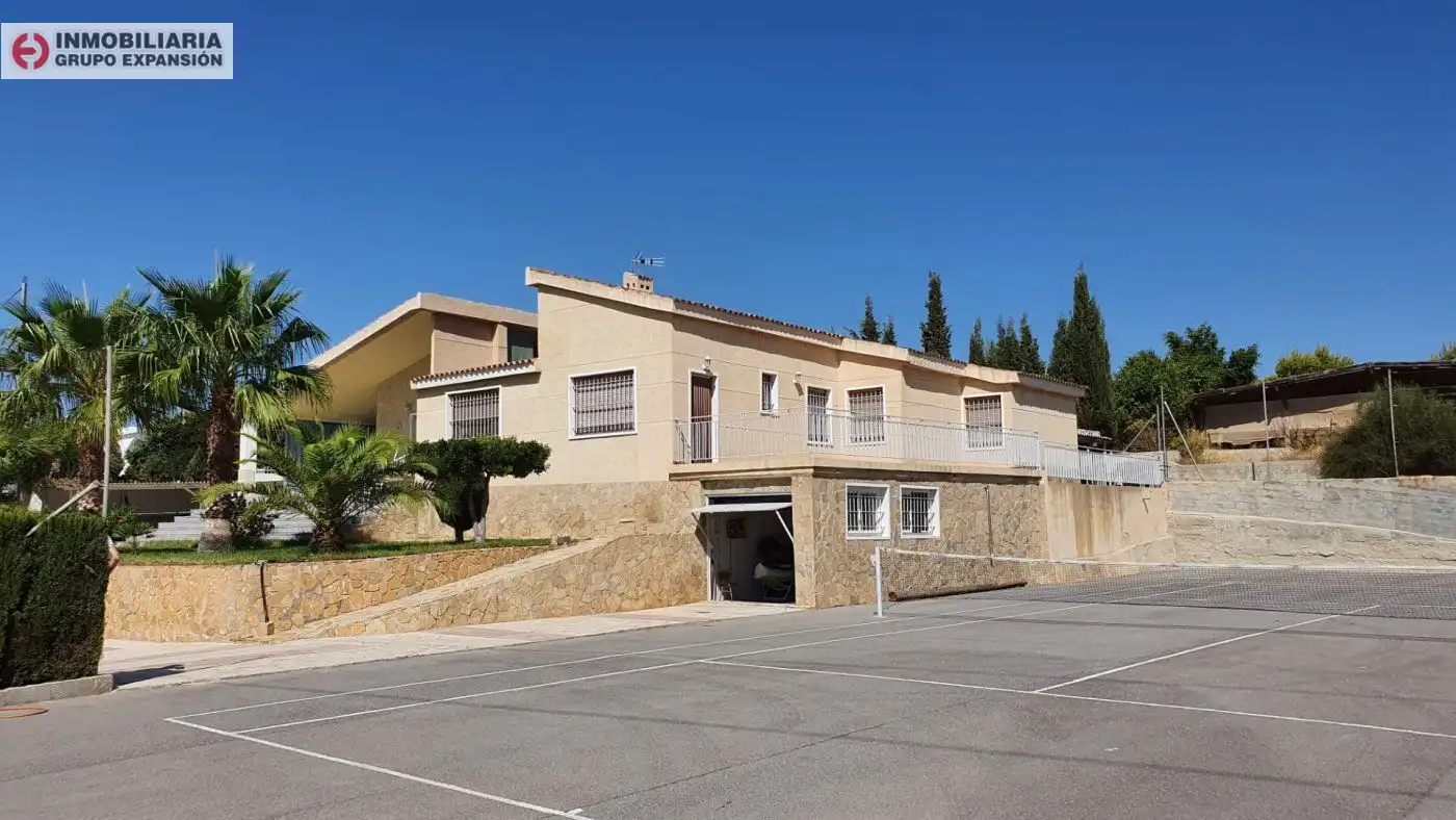 Vista exterior de Casa o xalet en venda en Elche / Elx amb Calefacció, Jardí privat i Terrassa