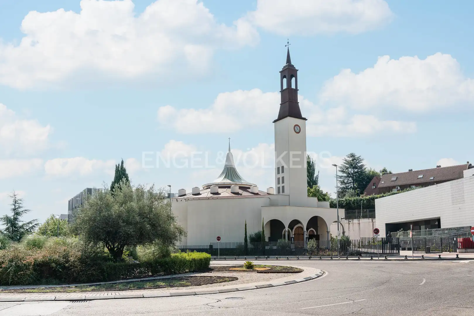 Vista exterior de Casa o xalet en venda en La Moraleja amb Calefacció, Jardí privat i Terrassa
