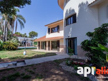 Detached house with pool for sale in Calle del bosc del quec