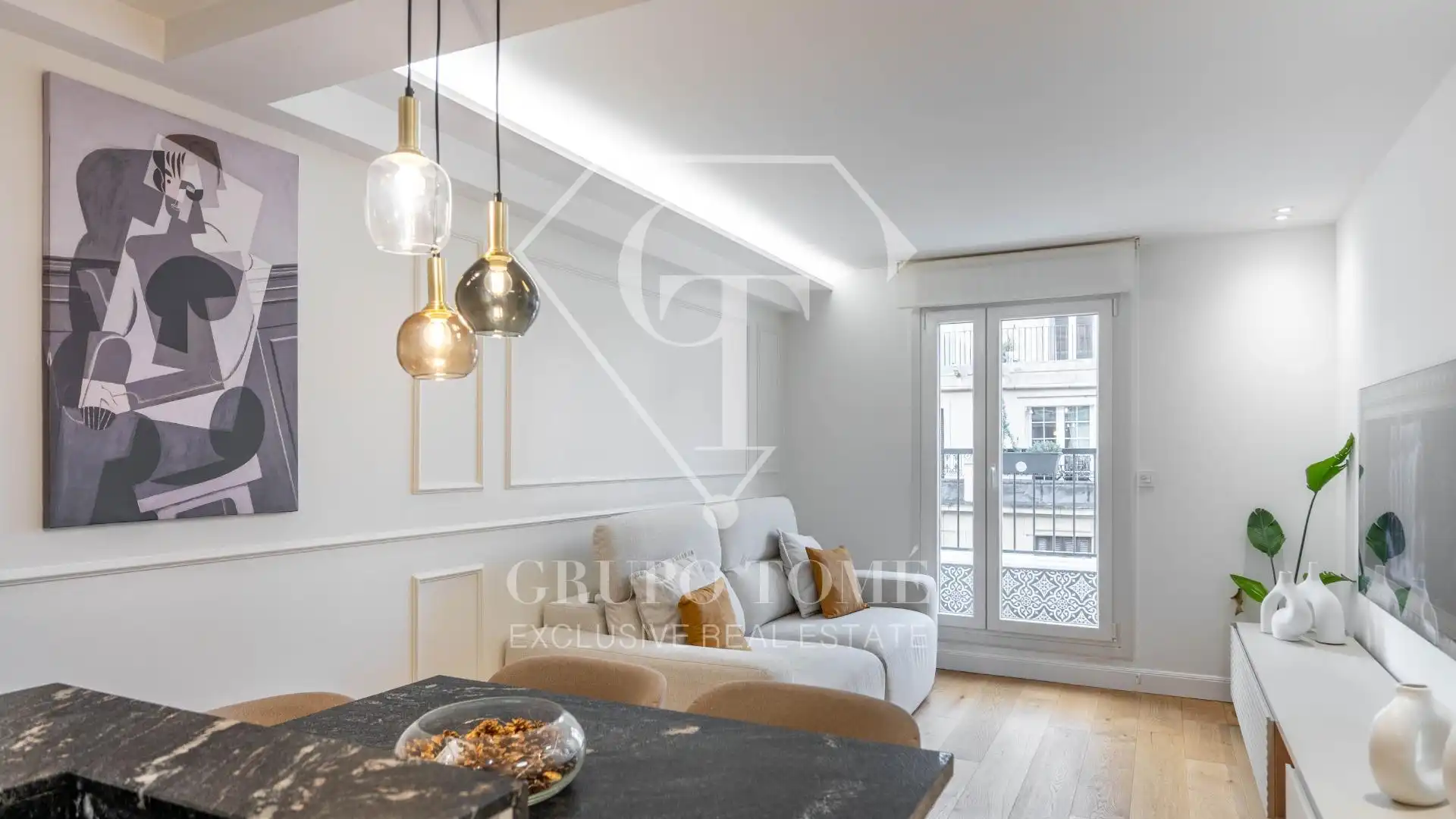 Vista exterior de Pis en venda en Donostia - San Sebastián  amb Balcó