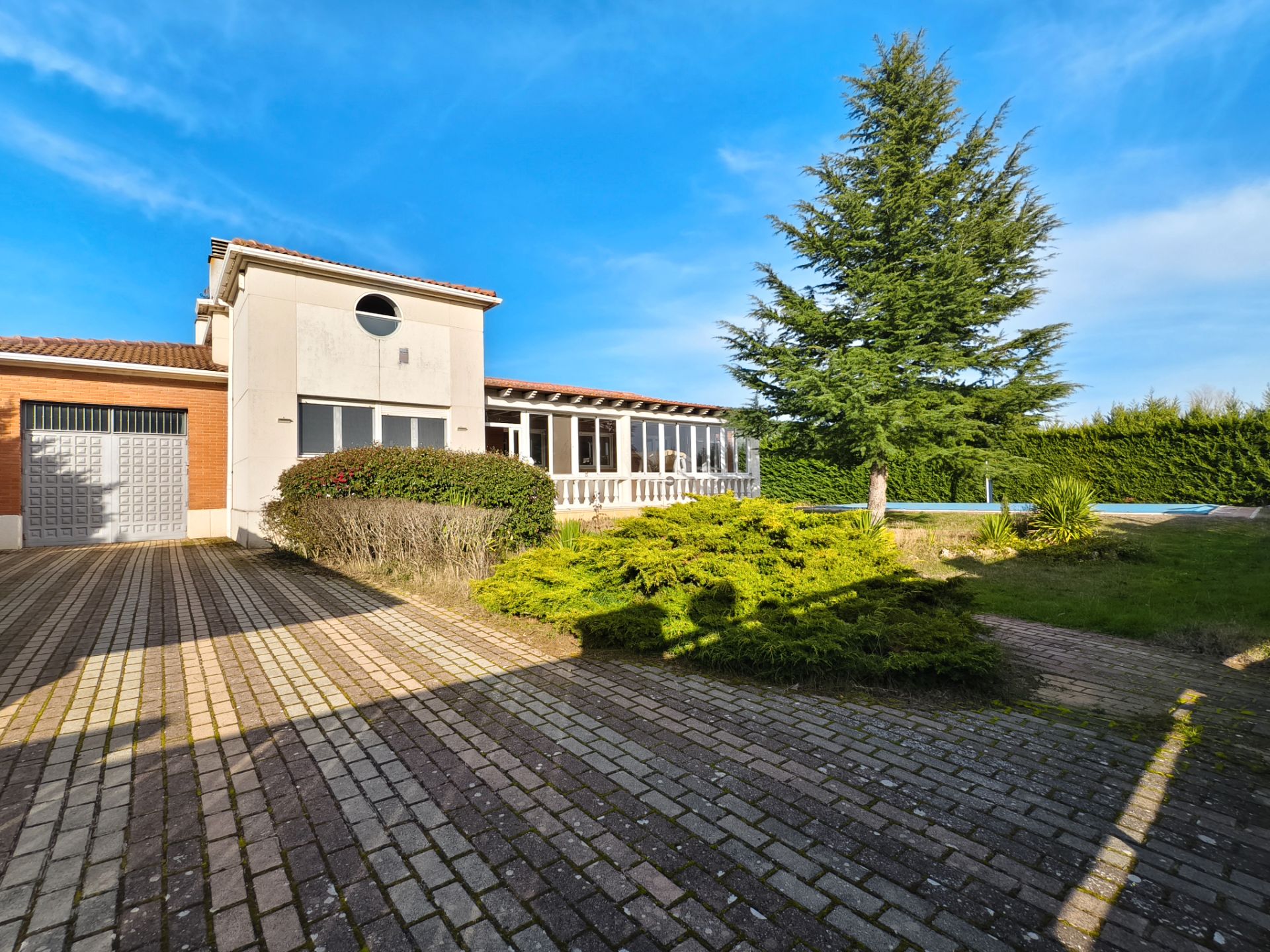 Vista exterior de Casa o chalet en venta en Grijota con Calefacción, Jardín privado y Piscina