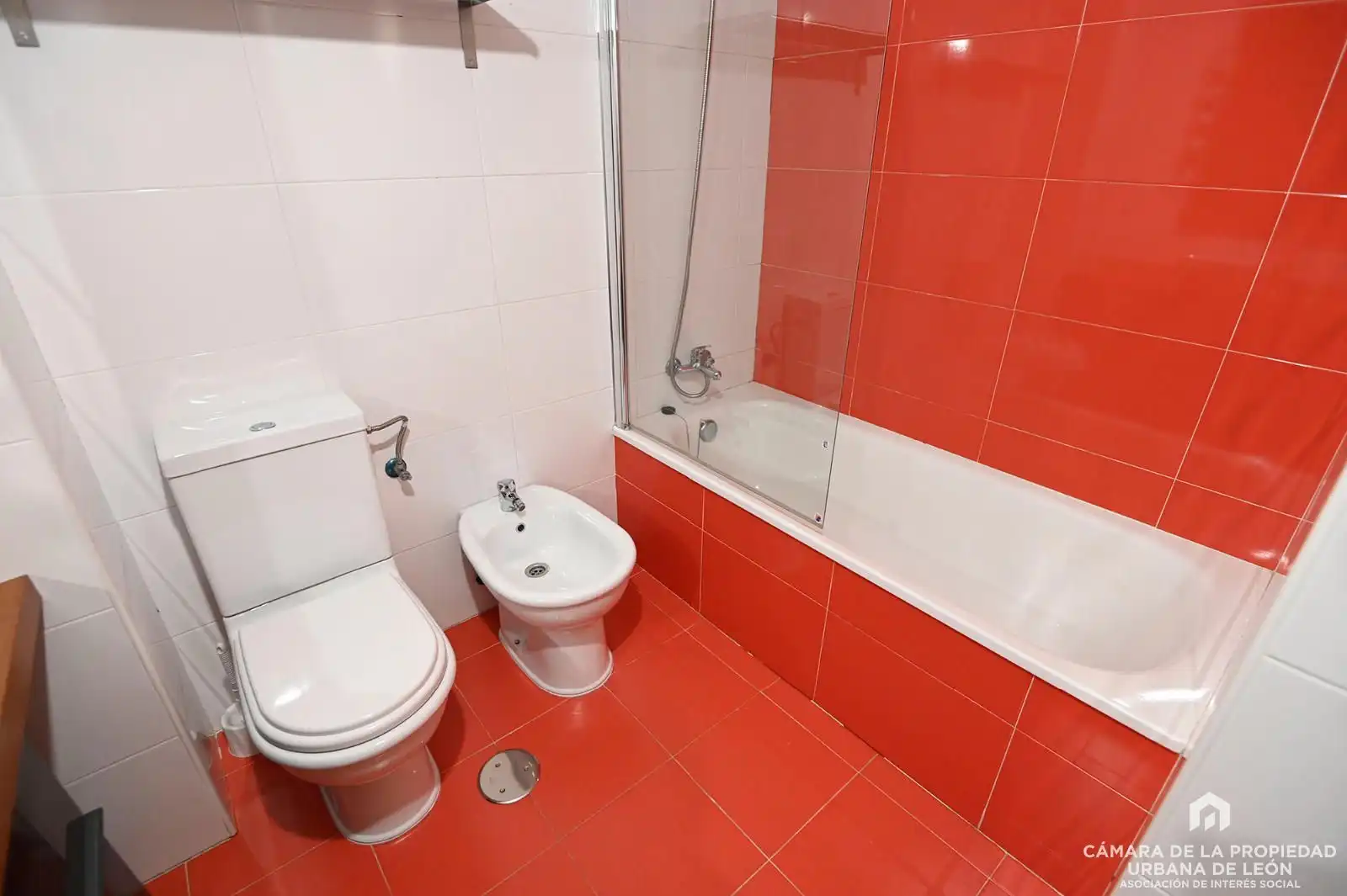 Baño de Piso de alquiler en León Capital  con Calefacción, Parquet y Terraza