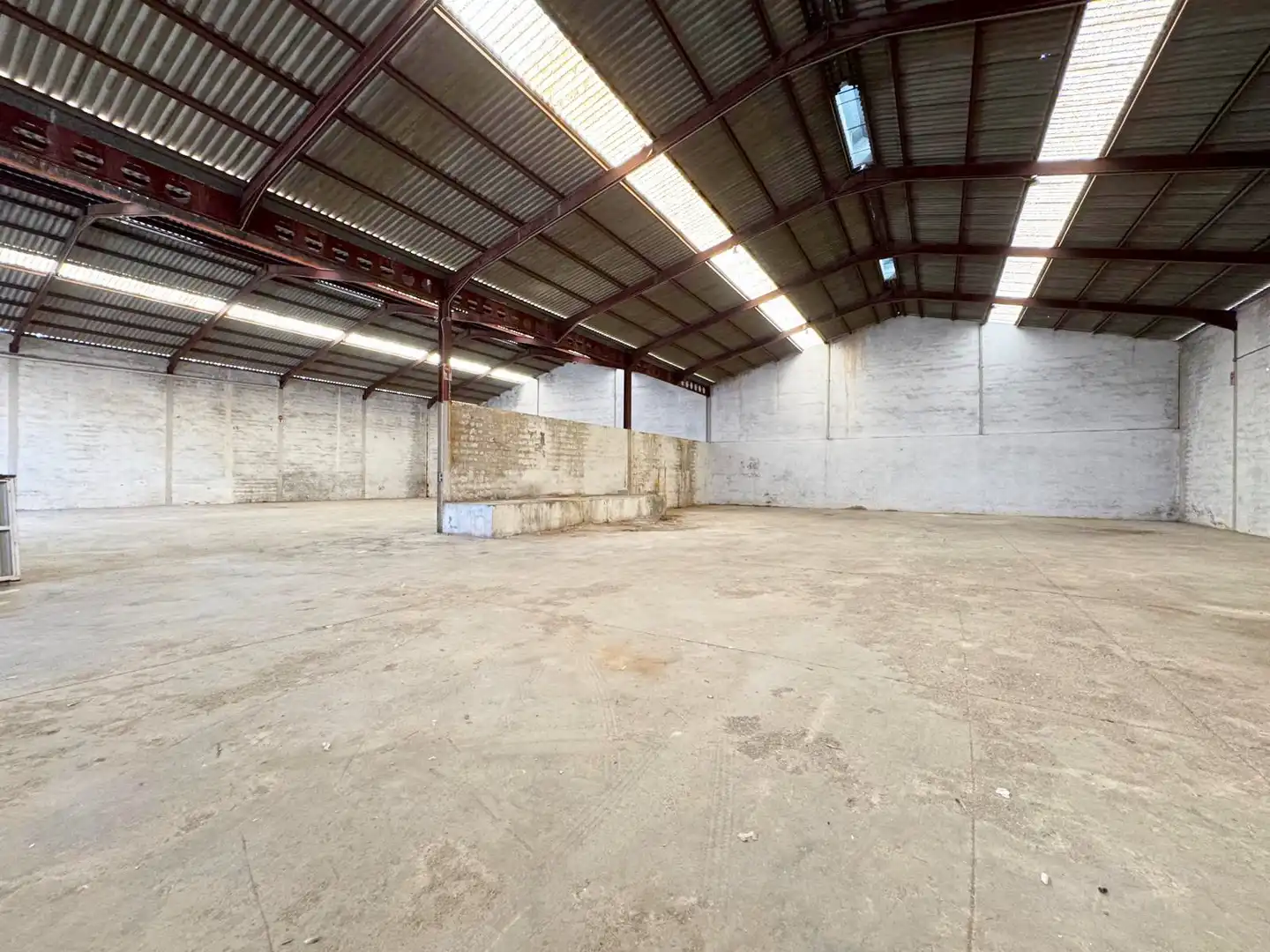 Außenansicht von Fabrikhallen zur Miete in San Javier mit Heizung