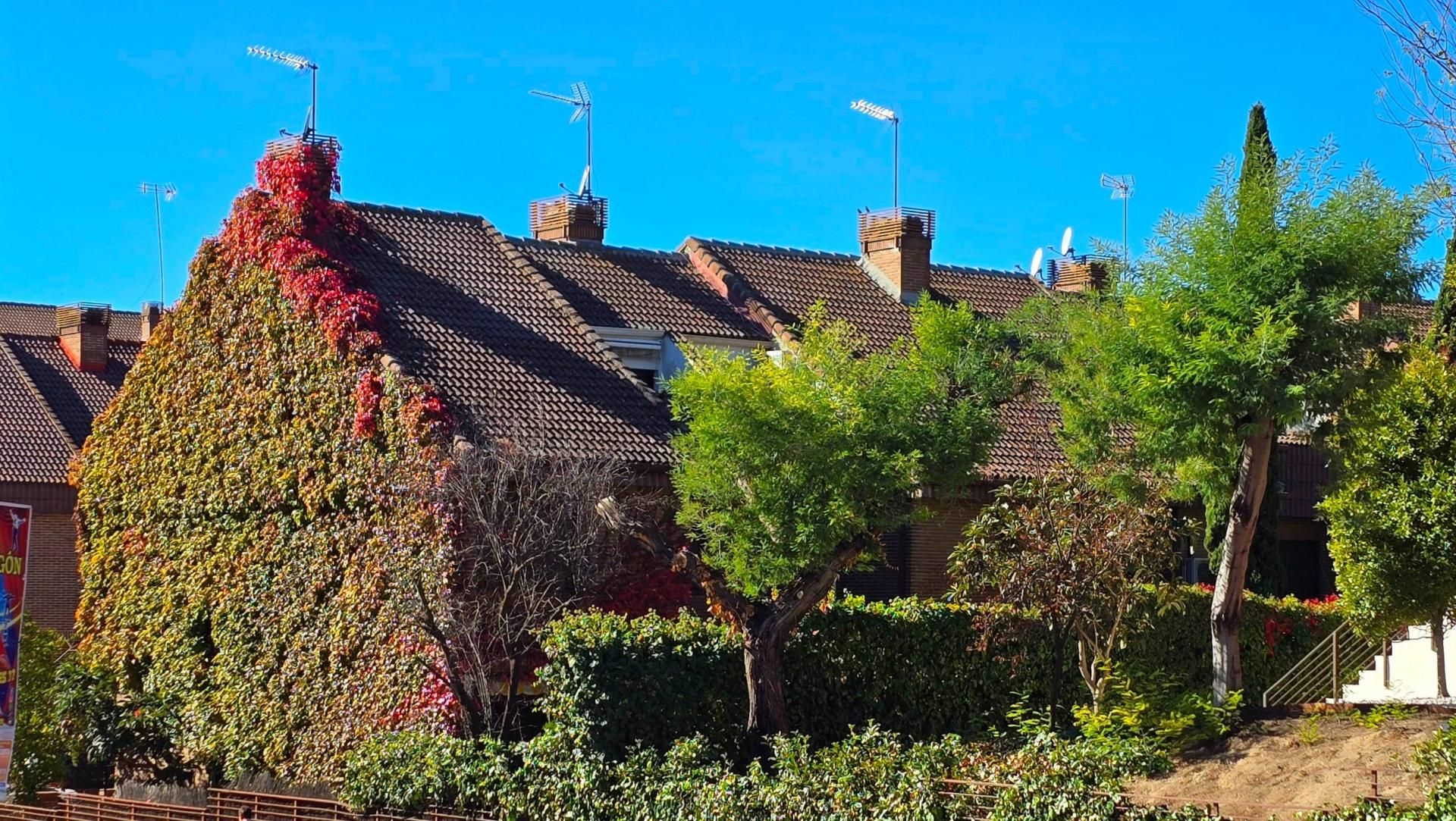 Exterior view of Single-family semi-detached for sale in Las Rozas de Madrid  with Heating, Balcony and Community pool