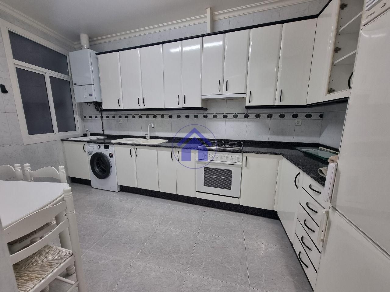 Kitchen of Flat to rent in Vigo   with Heating