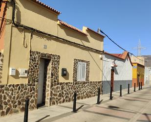 Vista exterior de Casa adosada en venda en Santa Lucía de Tirajana amb Aire condicionat