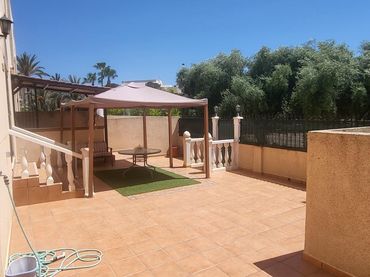 Bungalow con balcone in affitto a Pueblo Español - Coveta Fumá