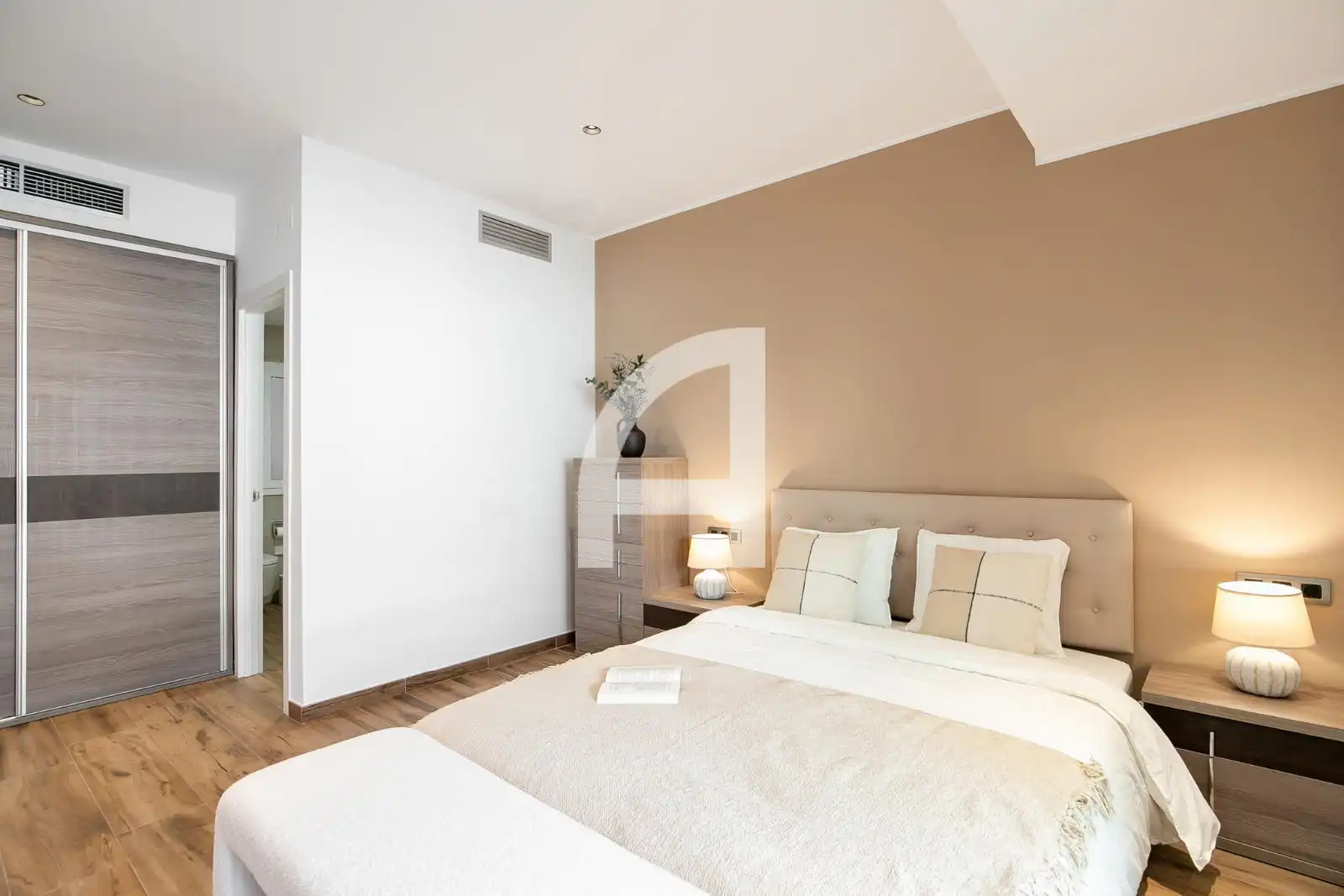 Bedroom of Flat for rent in Barcelona  with Air Conditioner, Heating and Parquet flooring