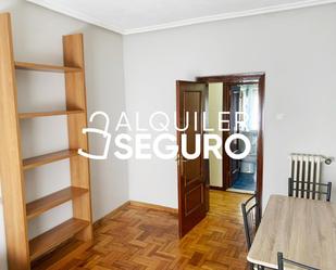 Bedroom of Flat to rent in Oviedo 