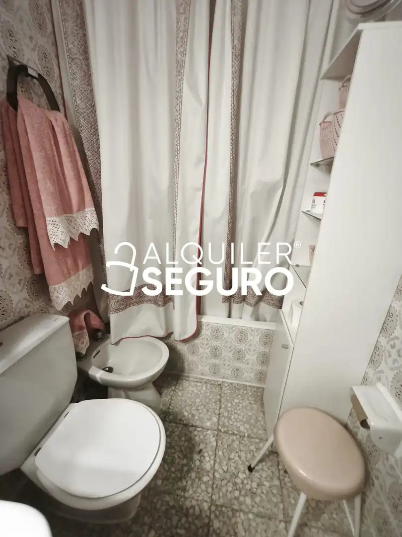 Piso de alquiler en del Sepulcro , La Magdalena