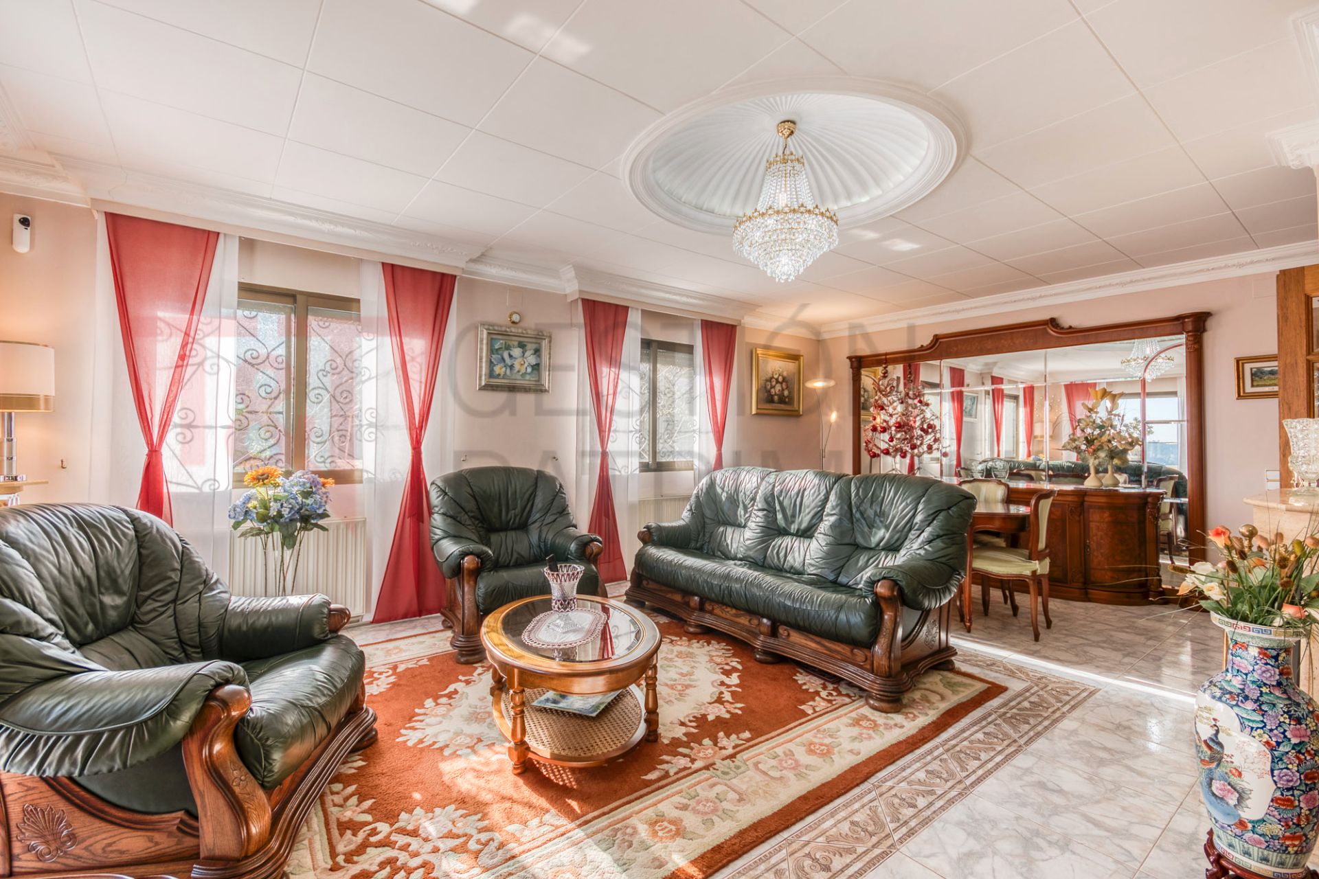 Sala de estar de Casa o chalet en venta en Torrelles de Llobregat con Aire acondicionado, Calefacción y Jardín privado