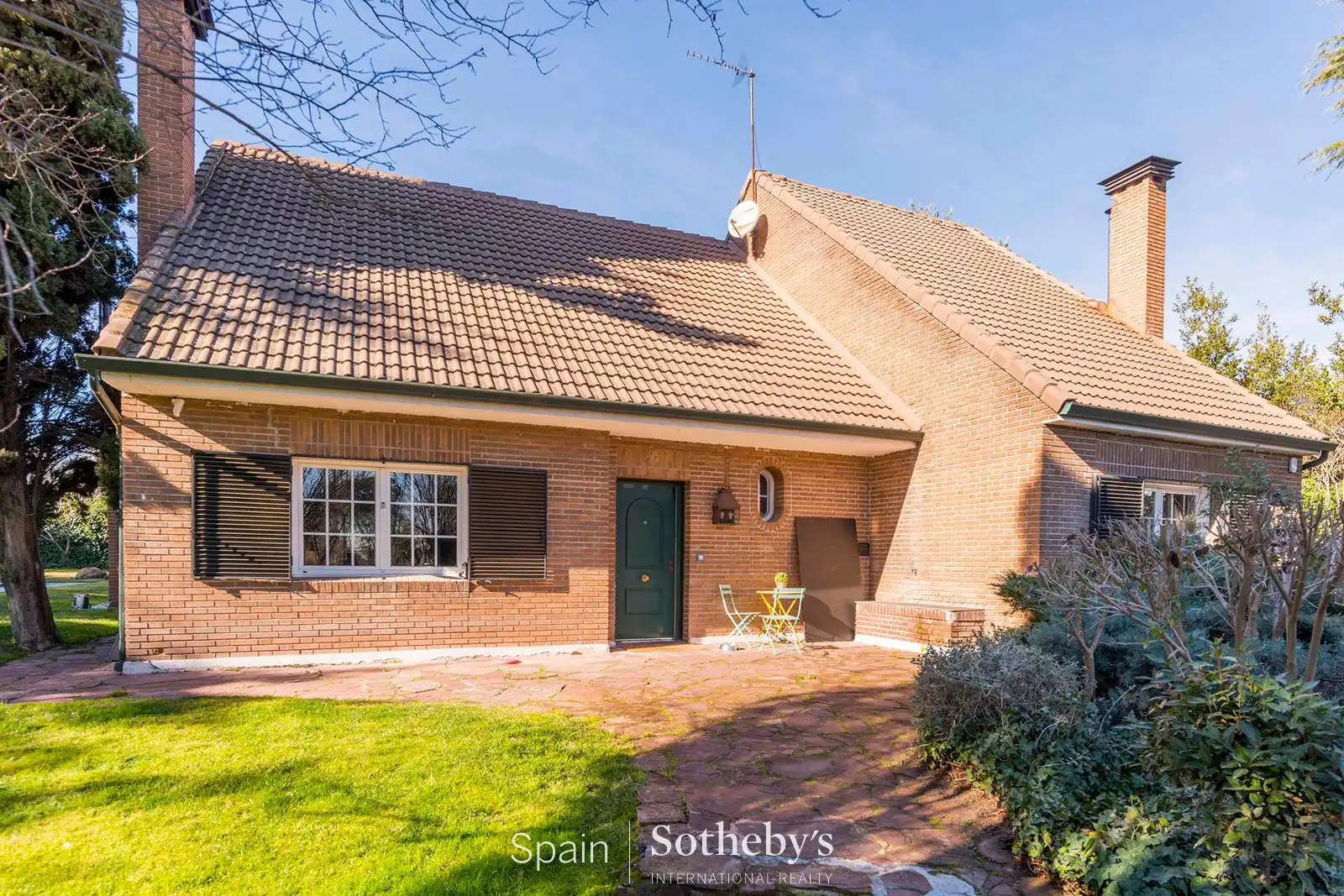 Exterior view of Houses for sale in La Moraleja  with Air Conditioner, Heating and Private garden