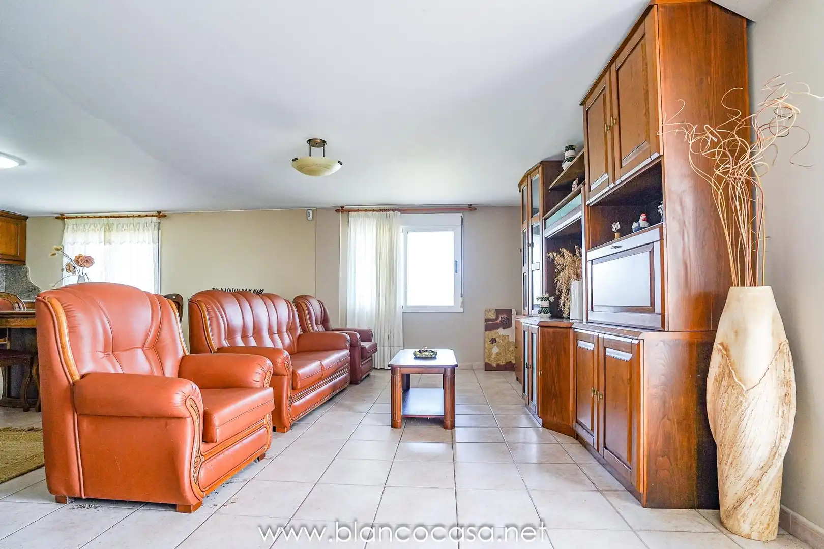 Sala d'estar de Casa o xalet en venda en Malpica de Bergantiños amb Jardí privat, Terrassa i Traster