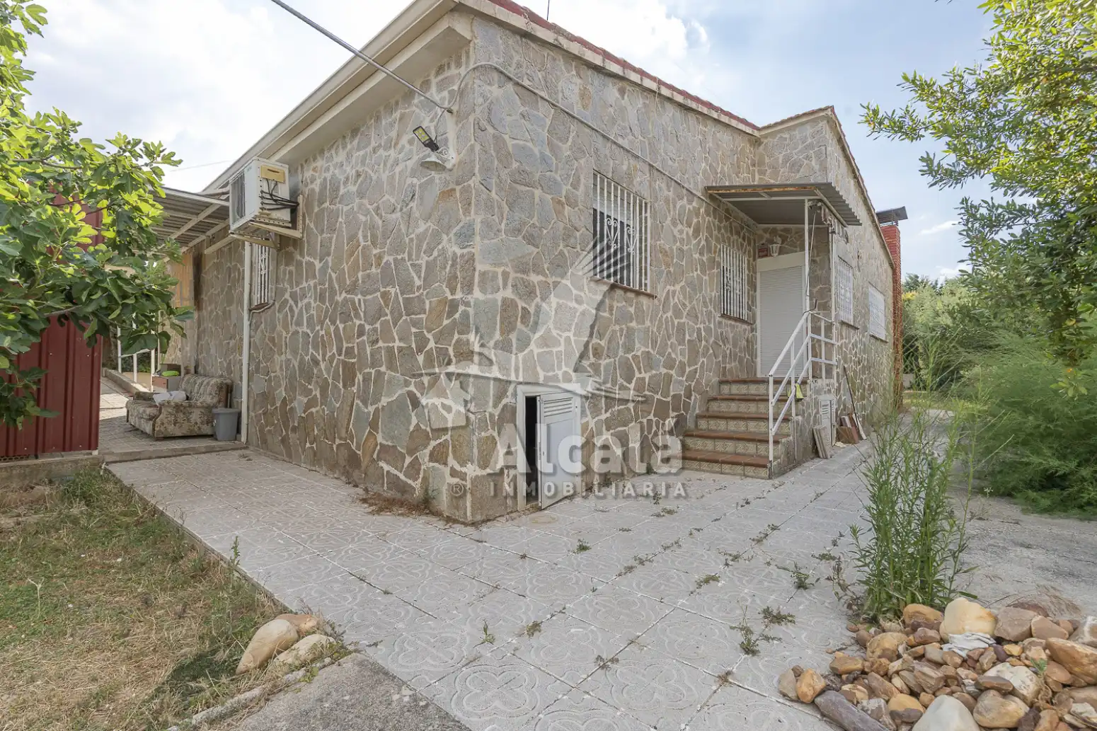 Vista exterior de Casa o xalet en venda en Torrejón del Rey amb Aire condicionat, Calefacció i Piscina