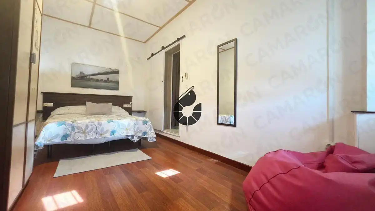Habitación de Casa adosada en venta en Coria del Río con Aire acondicionado, Parquet y Terraza