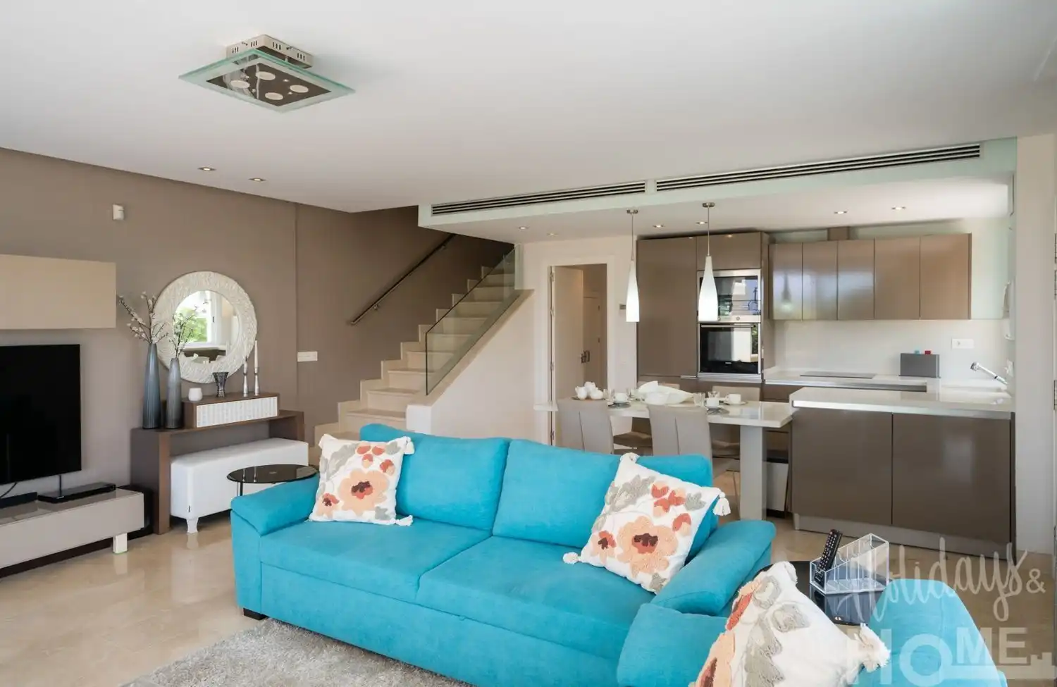 Sala d'estar de Pis de lloguer en Marbella amb Aire condicionat, Jardí privat i Terrassa