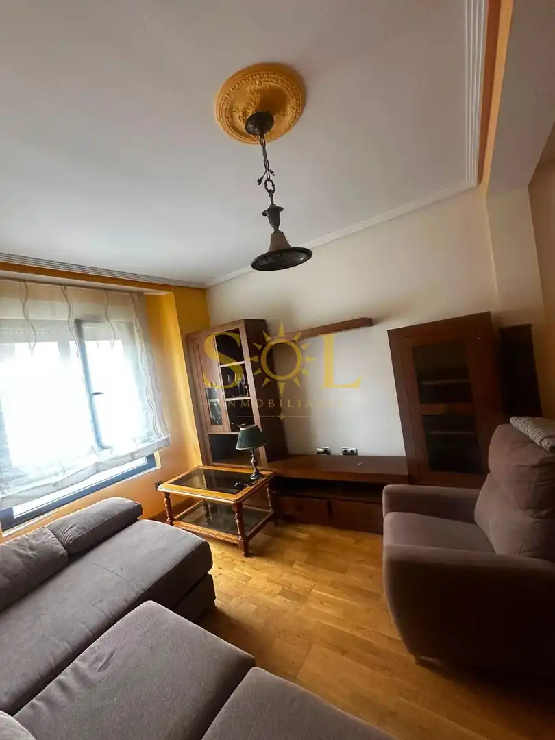Sala d'estar de Casa o xalet en venda en León Capital  amb Calefacció, Jardí privat i Terrassa