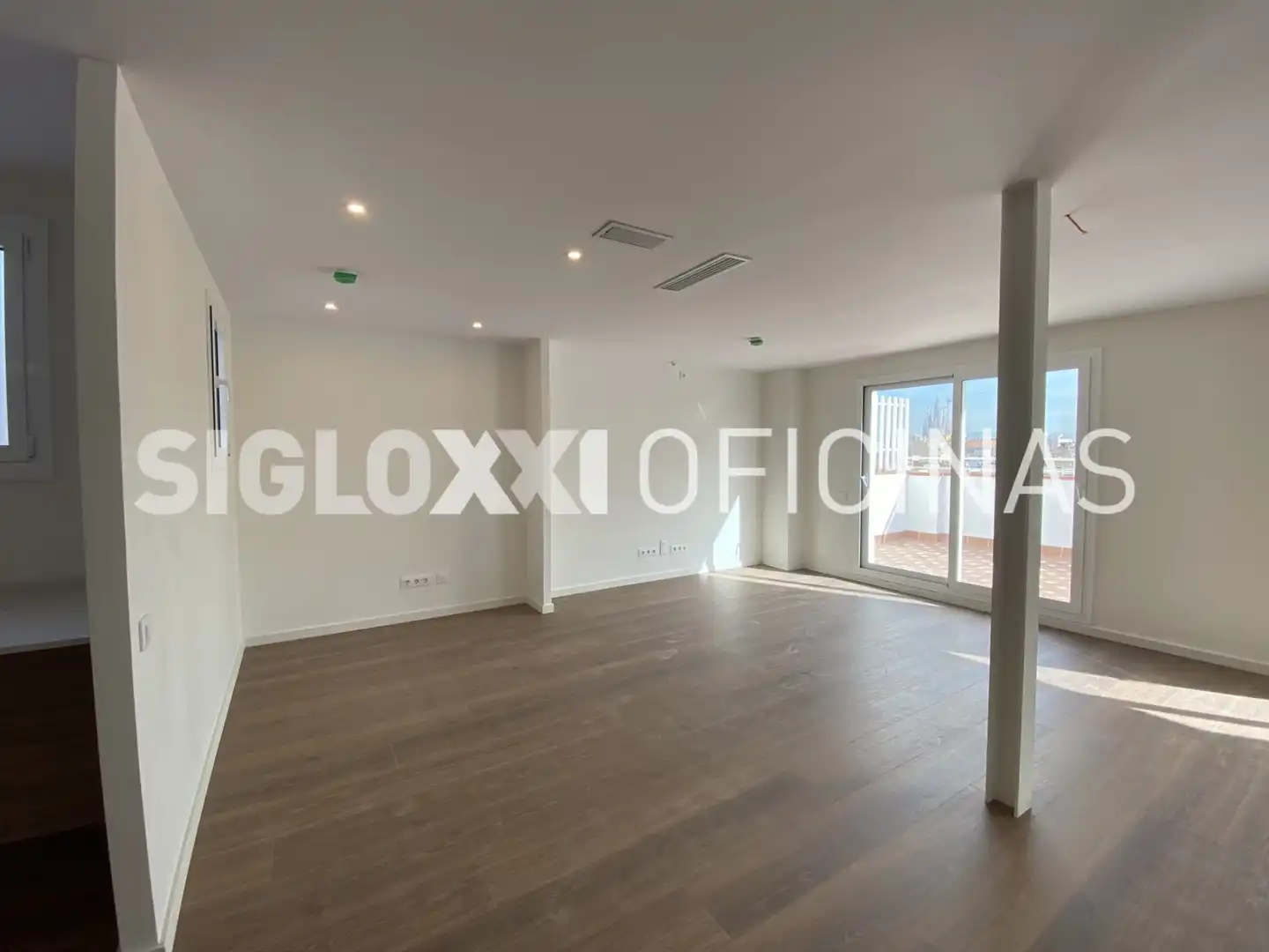 Büro zur Miete in  Barcelona Capital mit Klimaanlage, Heizung und Terrasse