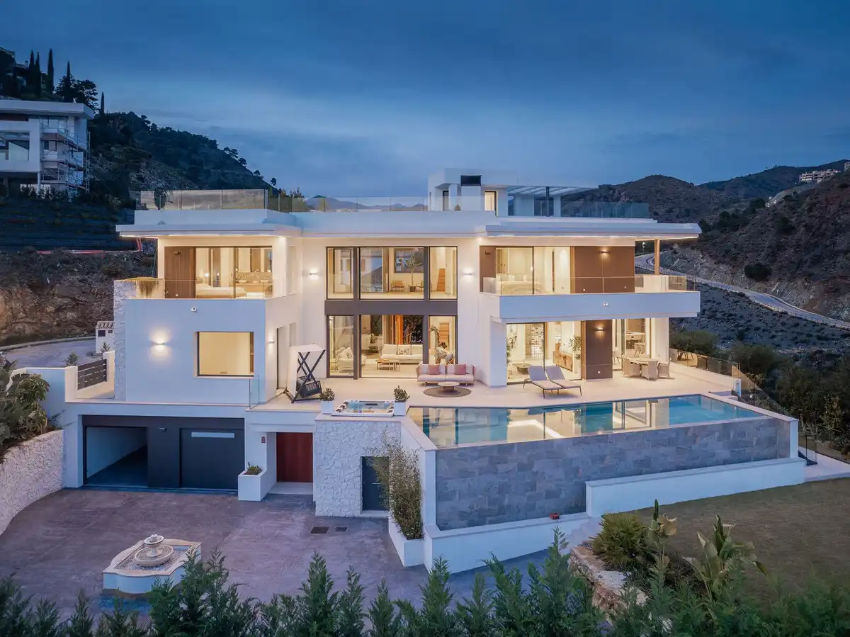 Vista exterior de Casa o chalet en venta en Benahavís con Aire acondicionado, Jardín privado y Terraza