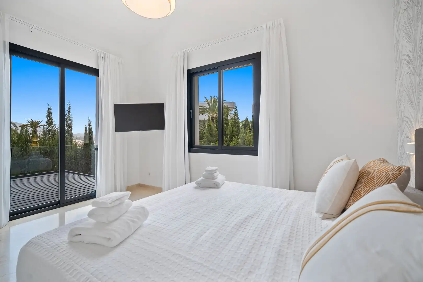 Houses for rent in Calle Alcala, Las Brisas