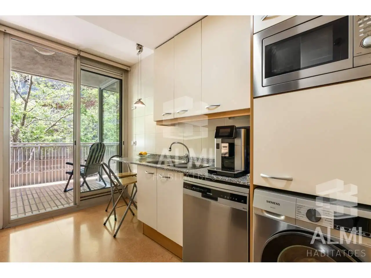 Küche von Wohnung zum Verkauf in Barcelona mit Klimaanlage, Heizung und Parkett