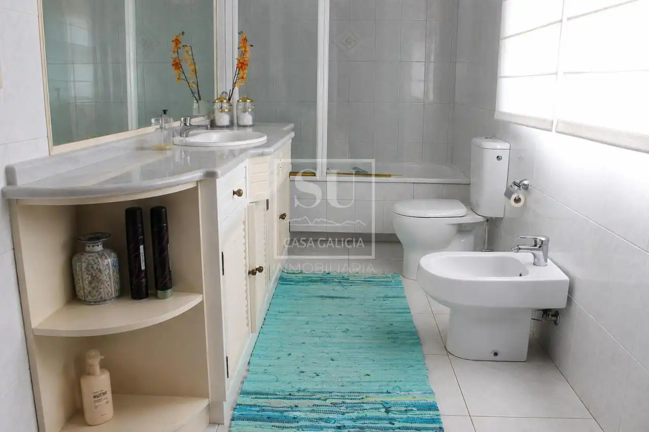 Baño de Casa o chalet en venta en Nigrán con Calefacción, Jardín privado y Terraza