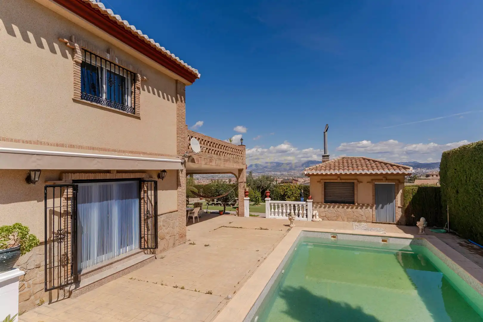 Vista exterior de Casa o chalet en venta en Las Gabias con Jardín privado, Trastero y Piscina