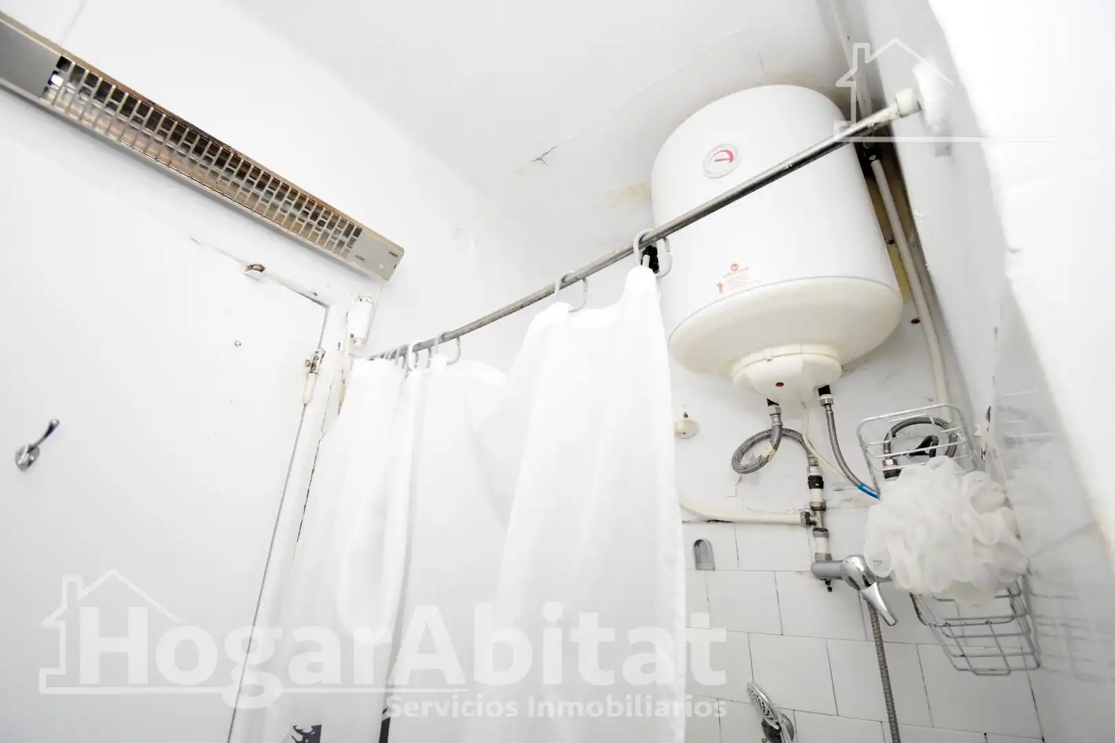 Bany de Pis en venda en Castellón de la Plana / Castelló de la Plana amb Moblat i Balcó