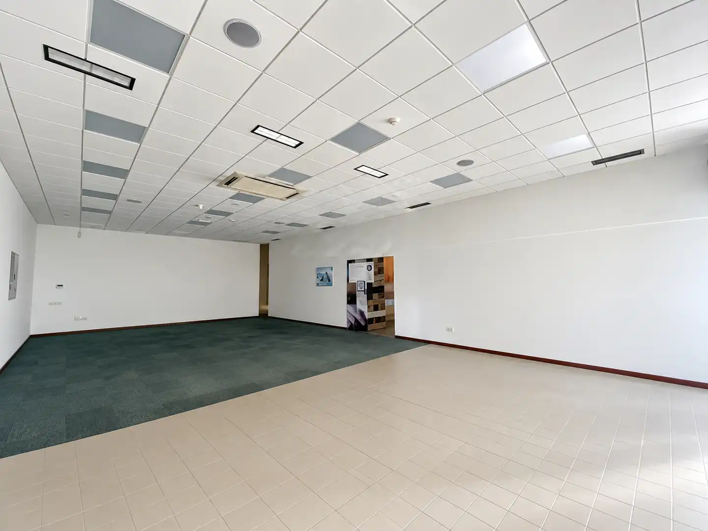 Nave industrial con ascensor en venta en Avenida de los Artesanos, imagen 3