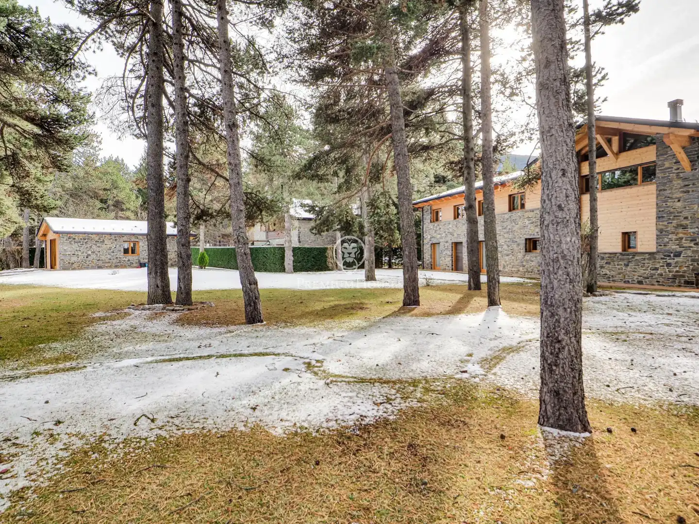 Vista exterior de Casa o xalet en venda en Alp amb Calefacció, Jardí privat i Parquet