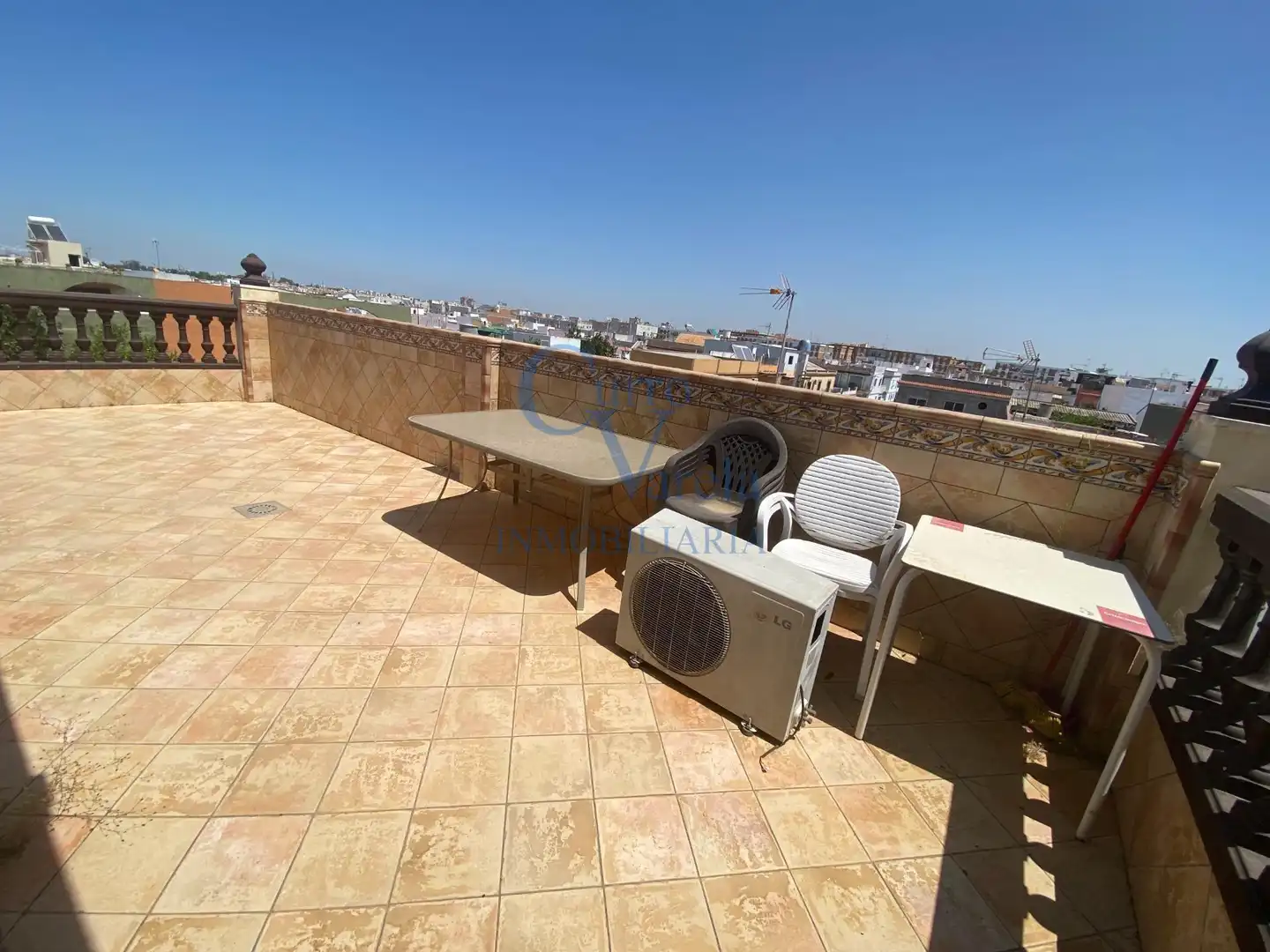 Terrasse von Haus oder Chalet zum Verkauf in Dos Hermanas mit Klimaanlage, Heizung und Abstellraum