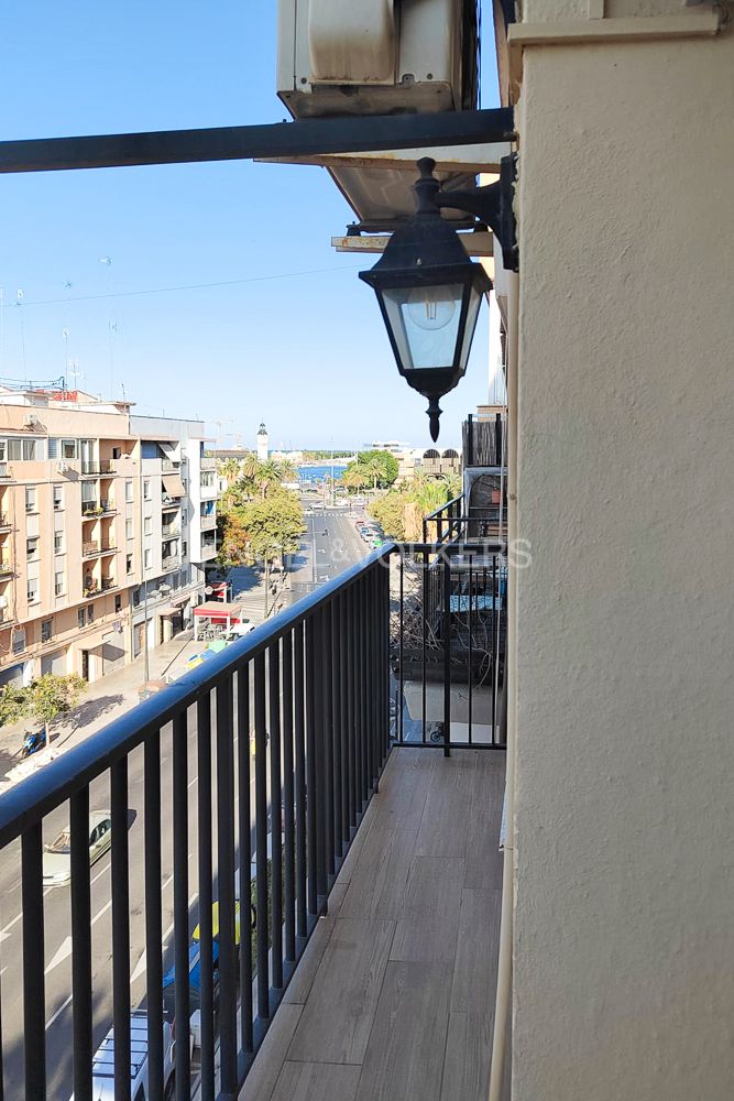 Exterior view of Apartment for sale in  Valencia Capital  with Air Conditioner, Heating and Furnished