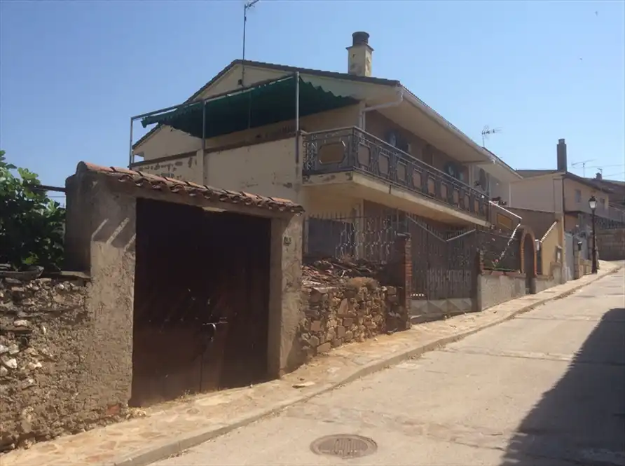 Vista exterior de Casa adosada en venta en Robledillo de la Jara con Jardín privado, Terraza y Balcón