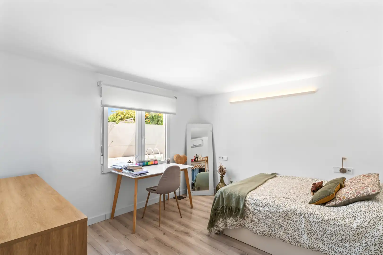 Bedroom of Houses for sale in Mutxamel  with Air Conditioner, Heating and Private garden