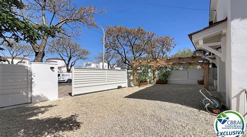 Casa renovada con jardín y licencia turística en Peni, Empuriabrava, imatge 2