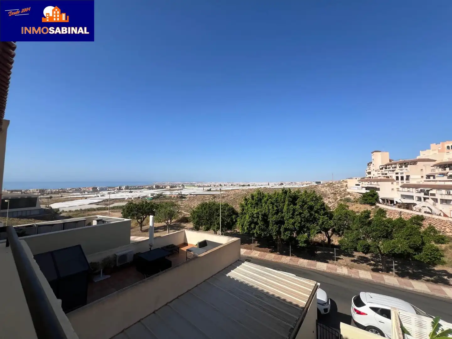 Vista exterior de Casa adosada de alquiler en Roquetas de Mar con Aire acondicionado, Terraza y Piscina comunitaria
