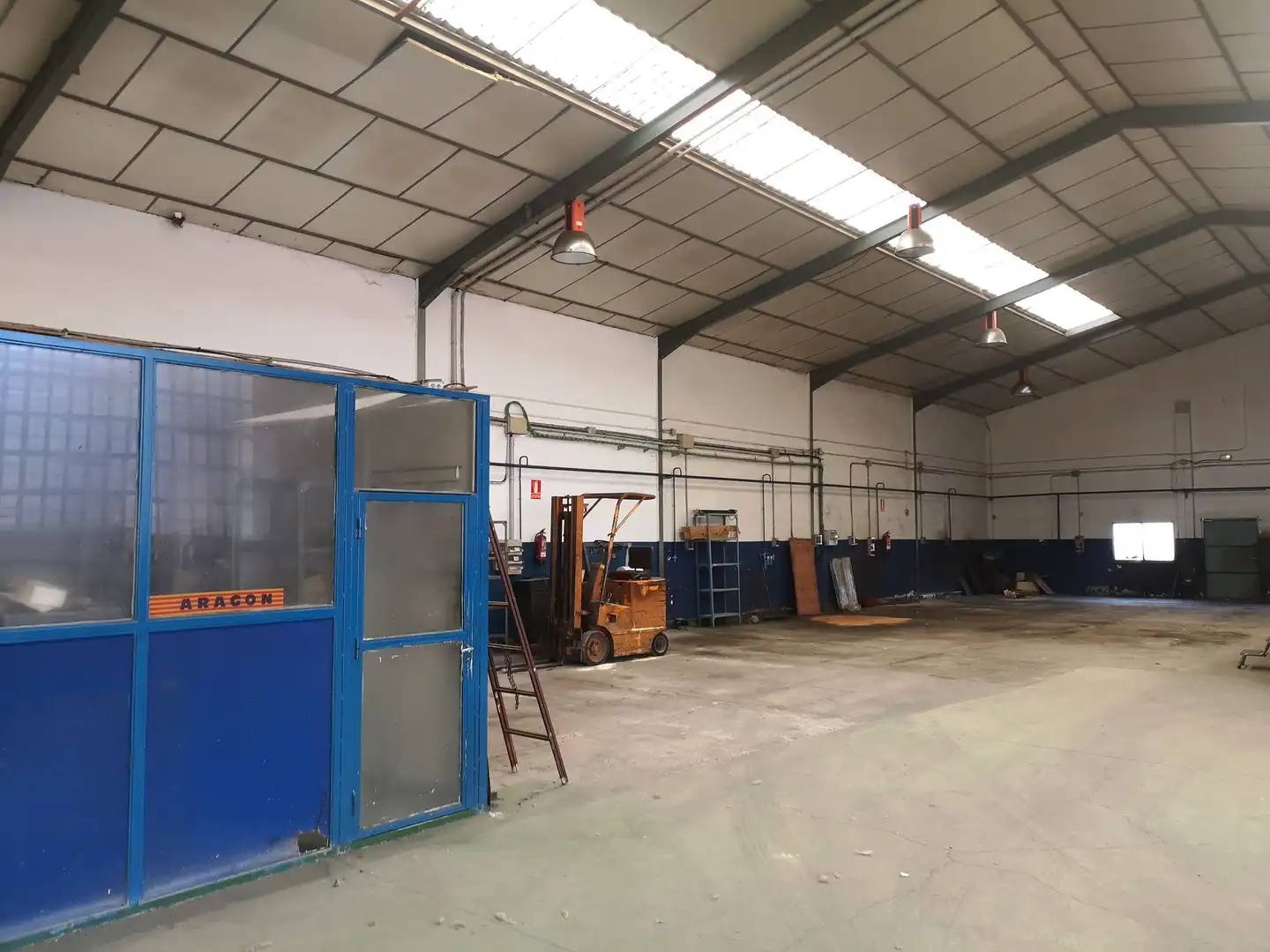 Nau industrial en venda en Cadrete
