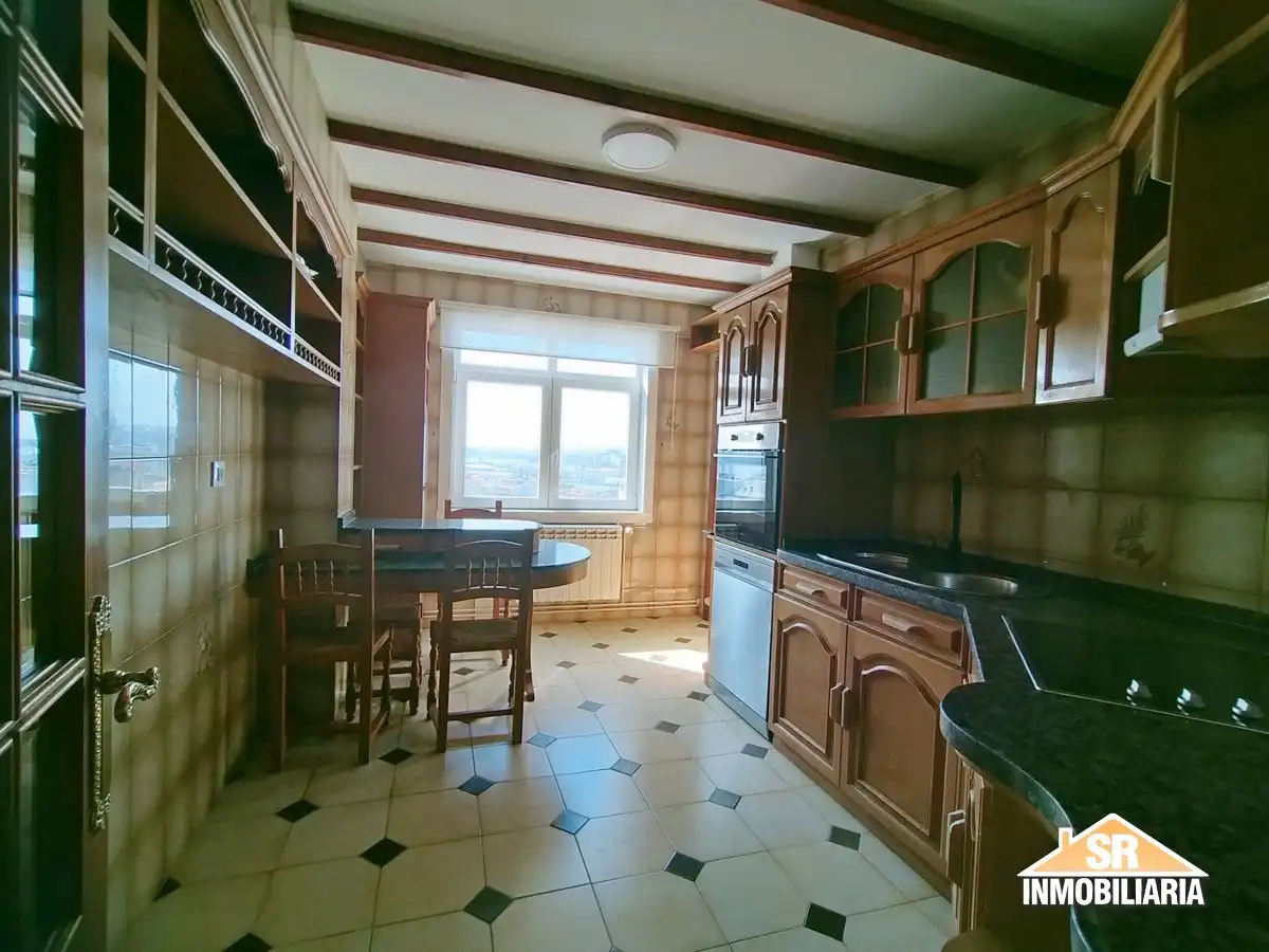Cuina de Pis de lloguer en A Coruña Capital  amb Parquet, Forn i Rentadora