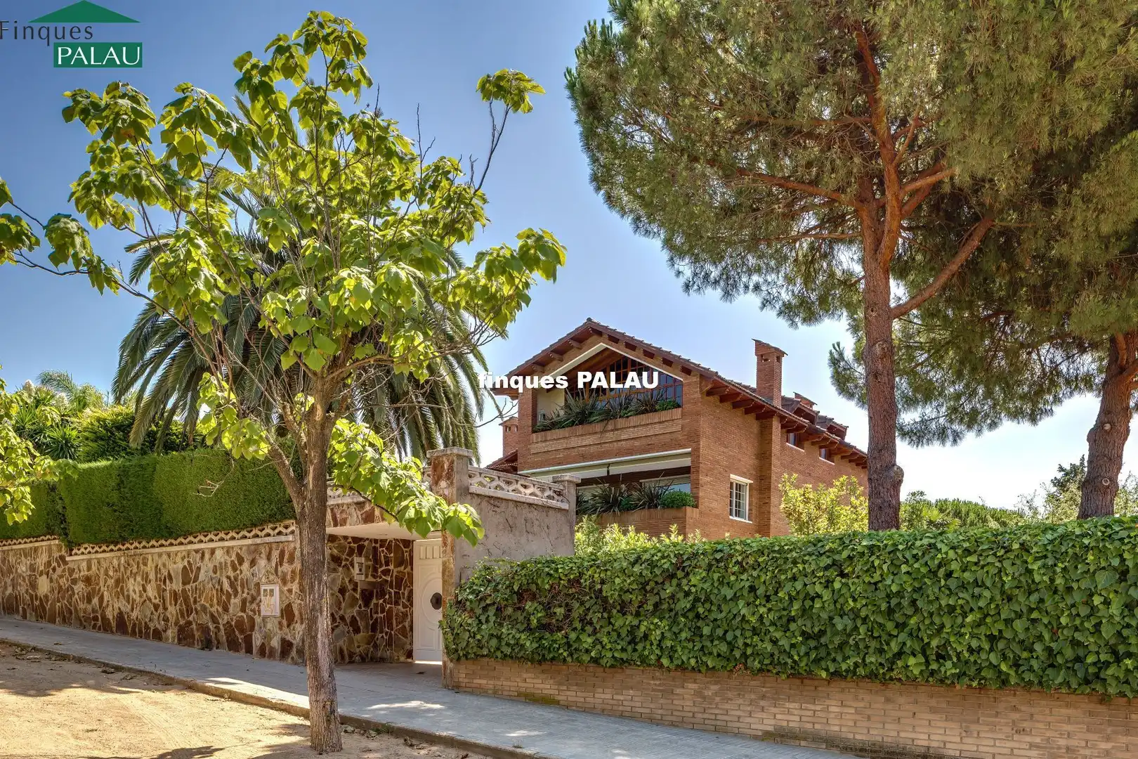 Vista exterior de Casa o chalet de alquiler en Sant Just Desvern con Aire acondicionado, Jardín privado y Terraza