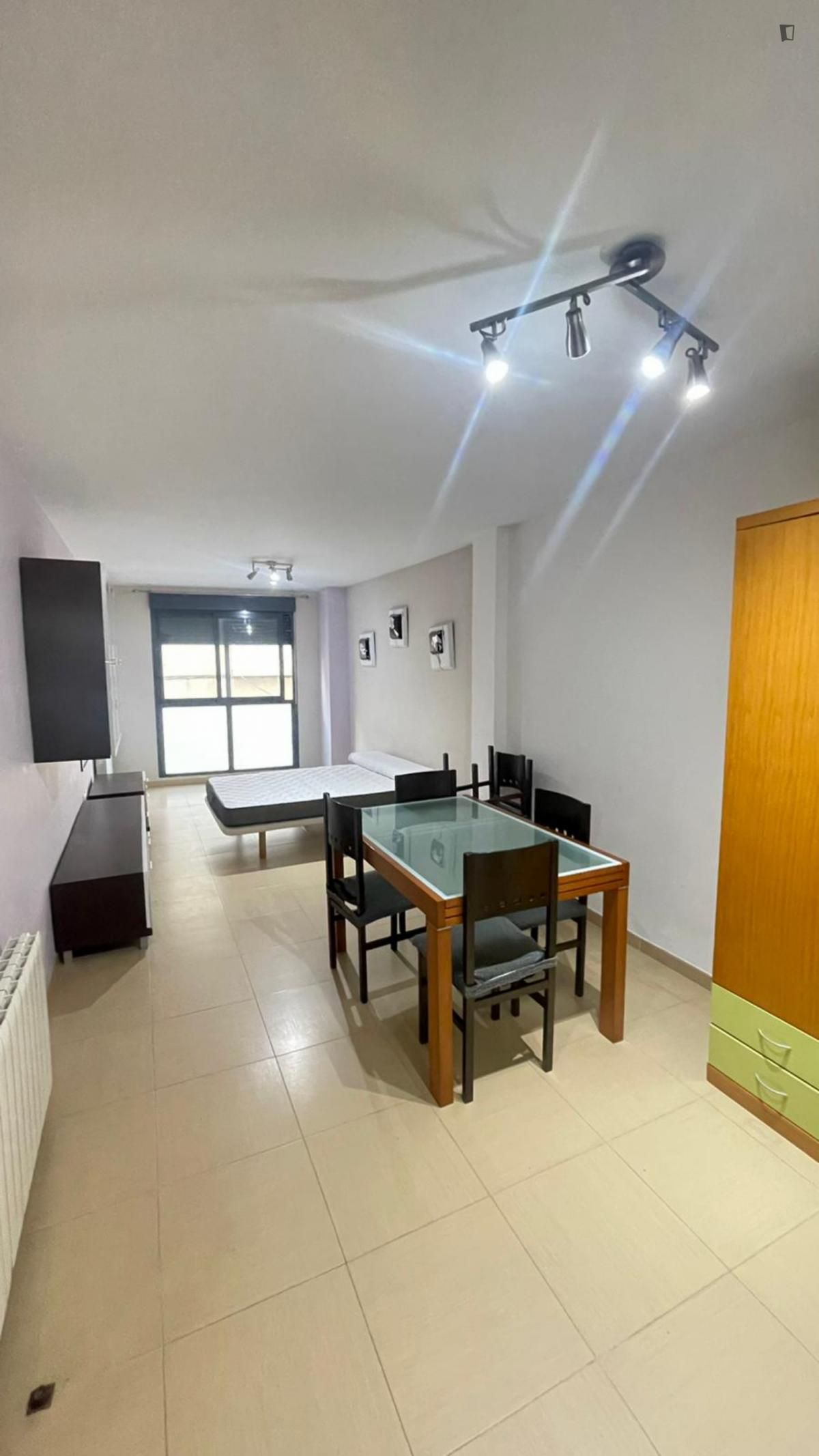 Dormitori de Apartament per a compartir en Vila-real amb Aire condicionat, Moblat i Forn