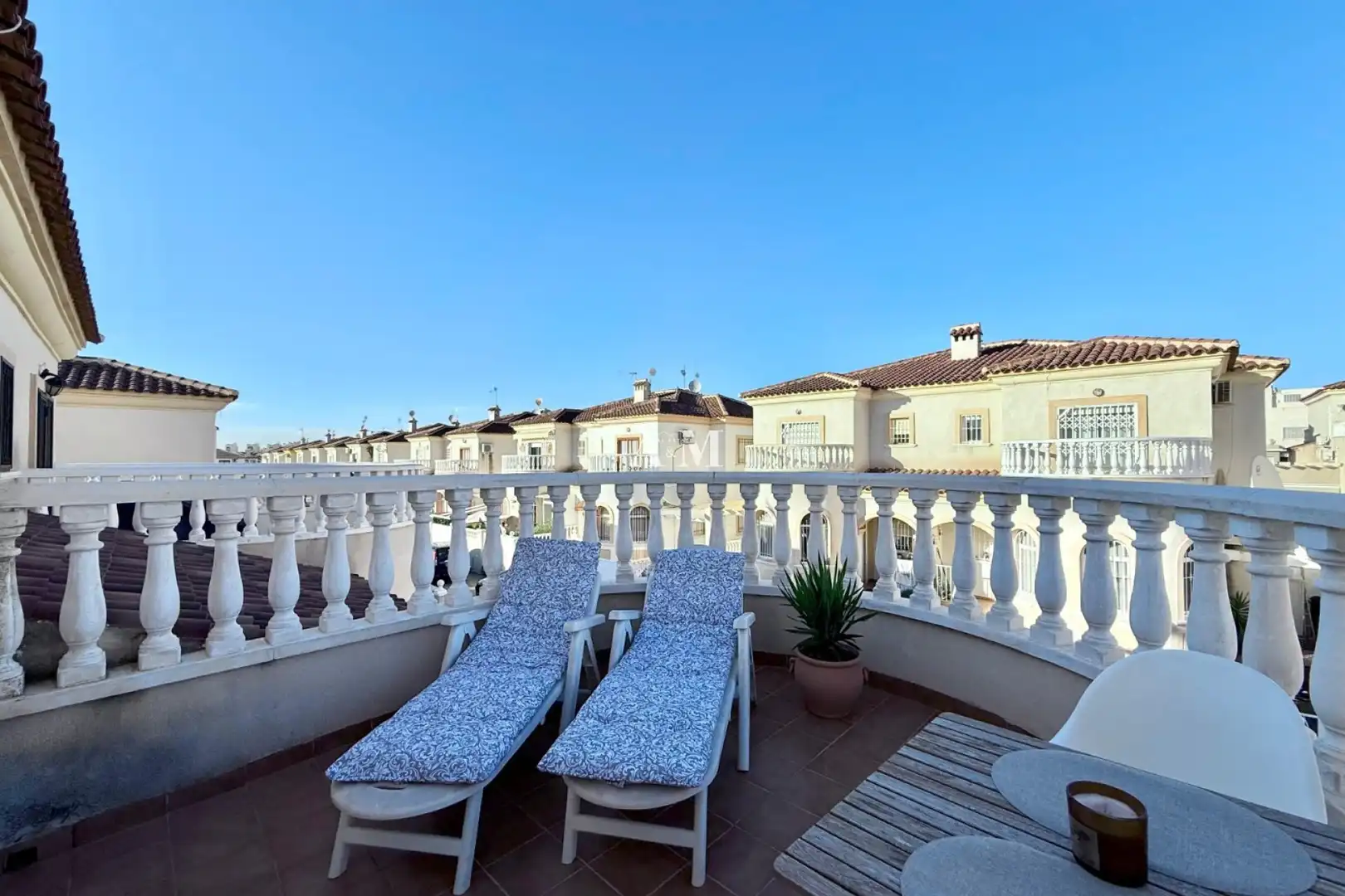 Terraza de Casa adosada de alquiler en Torrevieja con Aire acondicionado, Jardín privado y Terraza