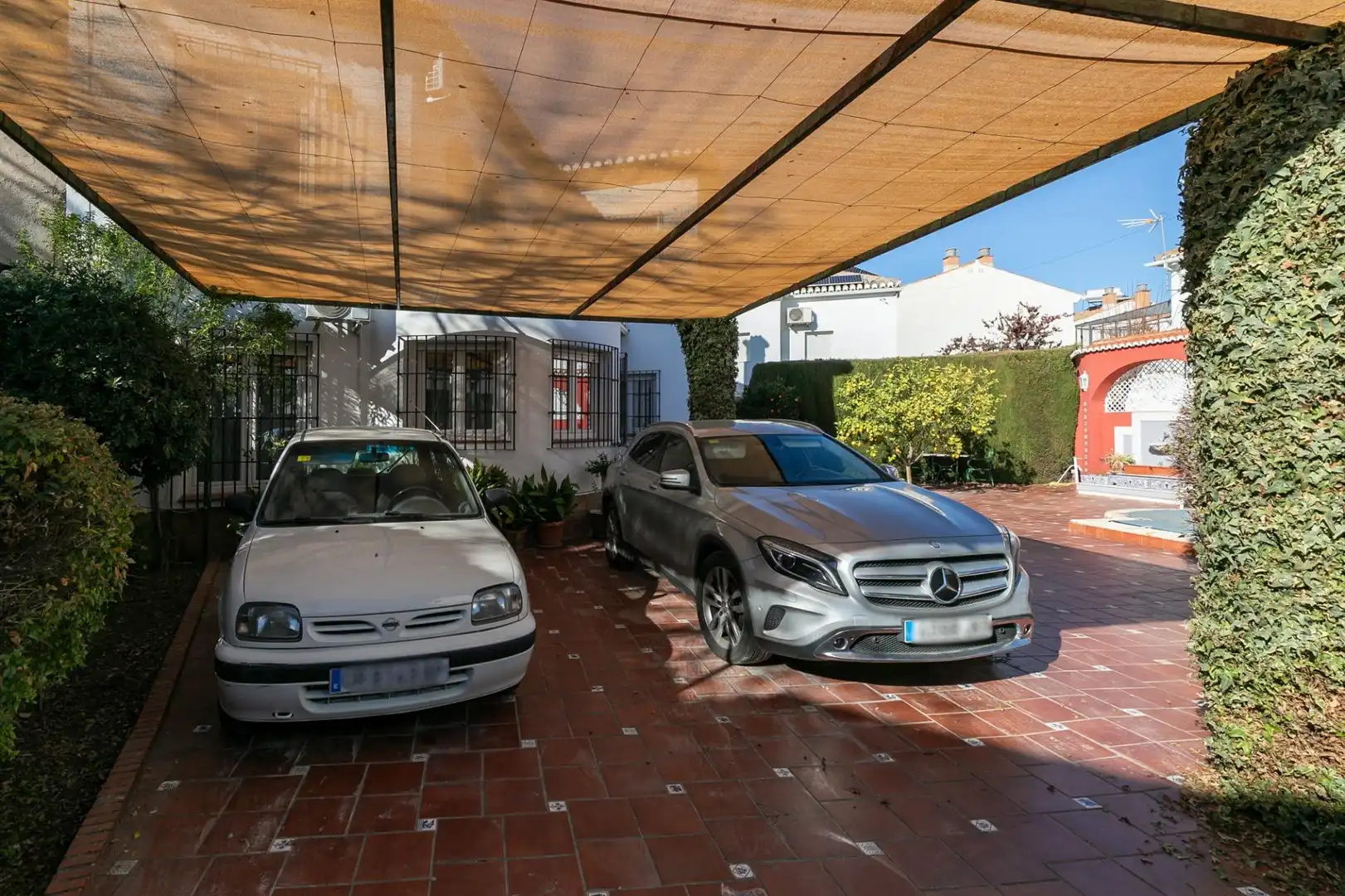 Aparcament de Casa o xalet en venda en Granada amb Aire condicionat, Calefacció i Jardí privat