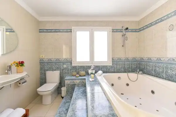 Bathroom of Flat for sale in San Bartolomé de Tirajana  with Air Conditioner and Community pool