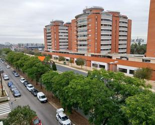 Exterior view of Flat for sale in  Sevilla Capital  with Air Conditioner and Storage room