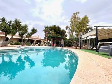 Villa mit Pool zum Verkauf in Partidas de Alicante