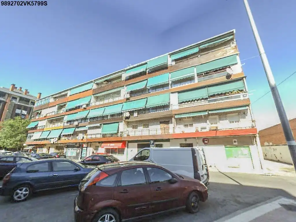 Flat with terrace for sale in Calle de Viena 3