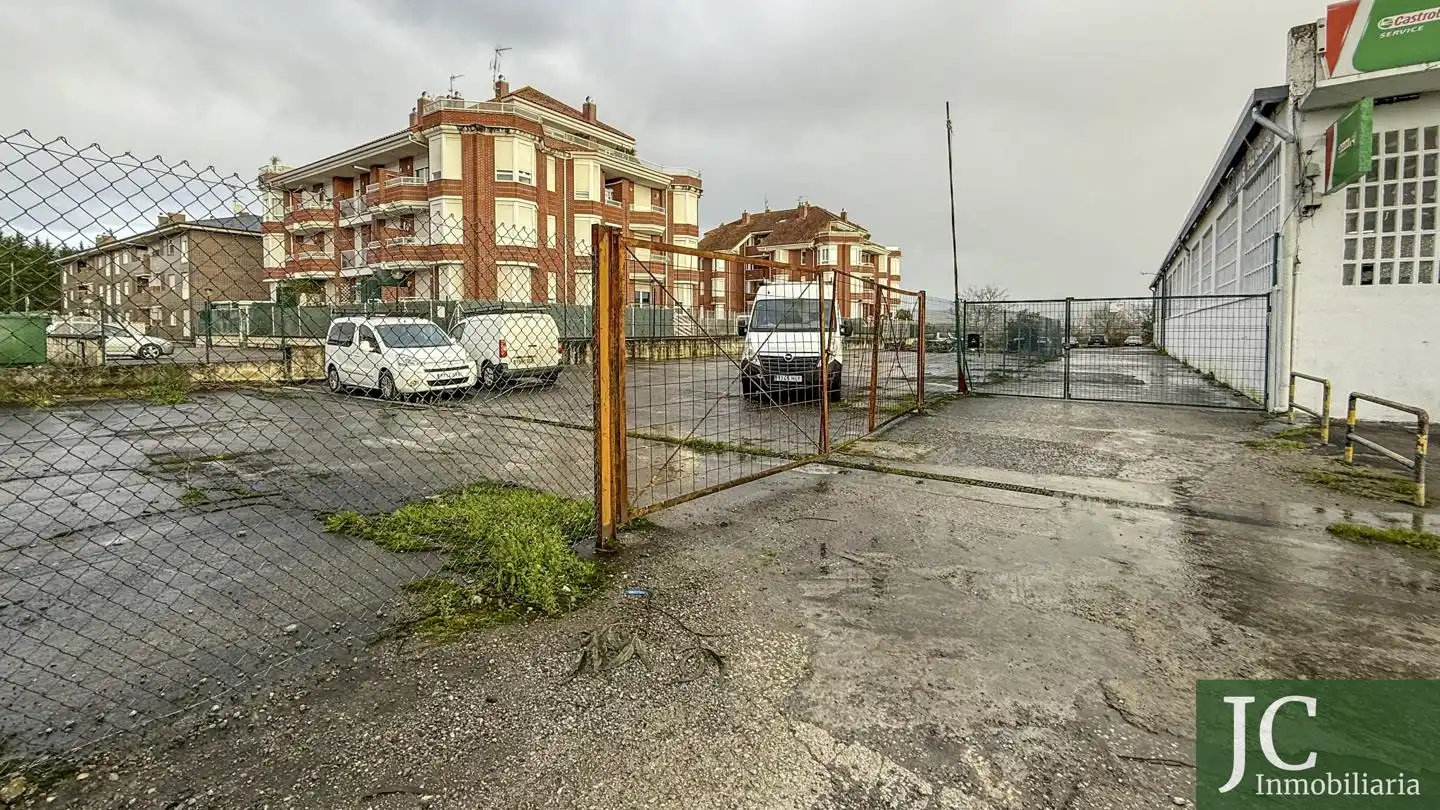 Parking of Industrial buildings for rent in Bárcena de Cicero